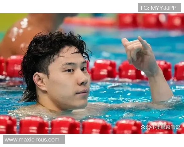 水上足球场上的梦想与挑战:球星们如何在水面上书写传奇